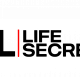 Logotipo con las letras ML a la izquierda de una línea roja vertical y las palabras LIFE SECRETS a la derecha